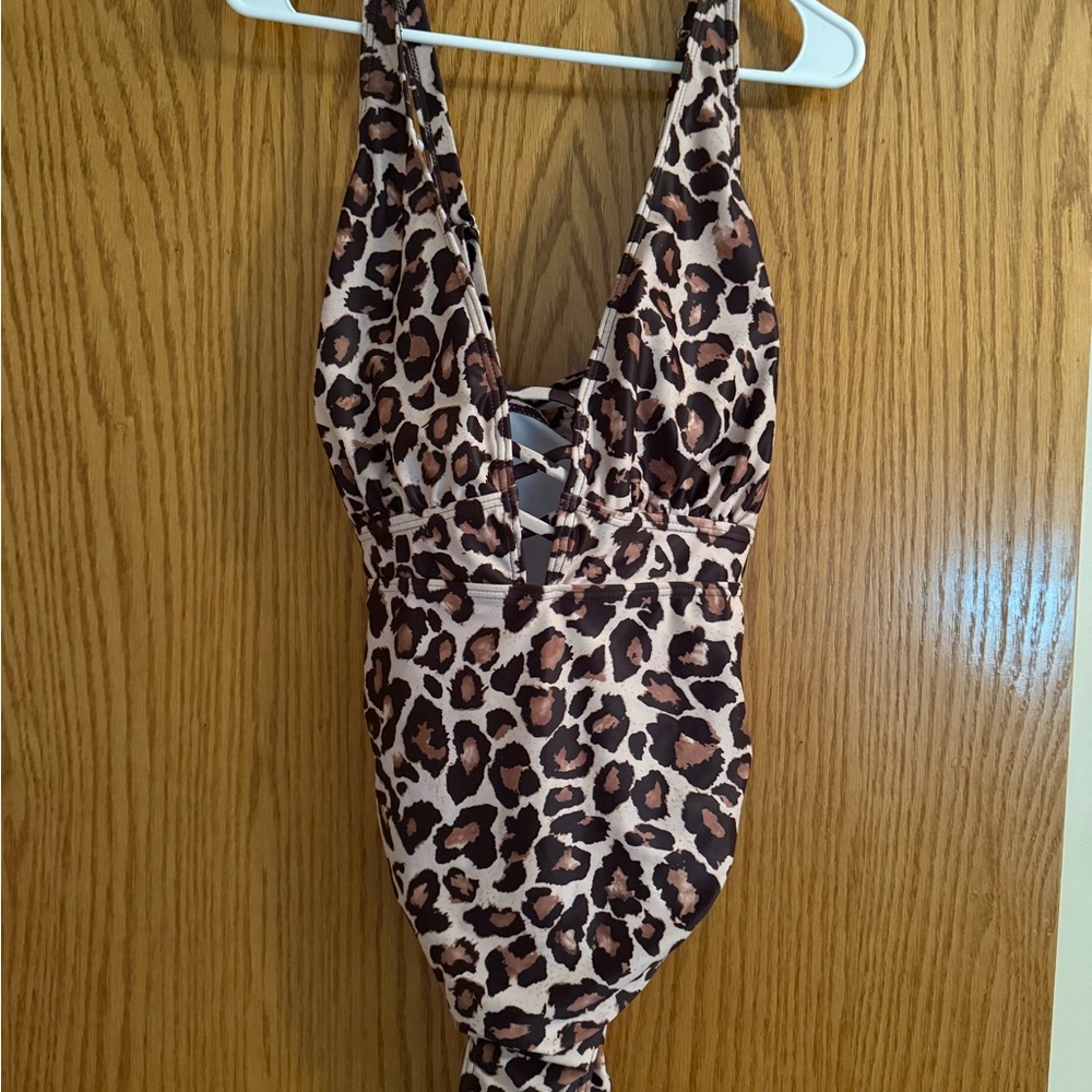 Leopard Print plus size 18w One Piece Swimsuit criss cross back adjustable nwot - Picture 12 of 12
